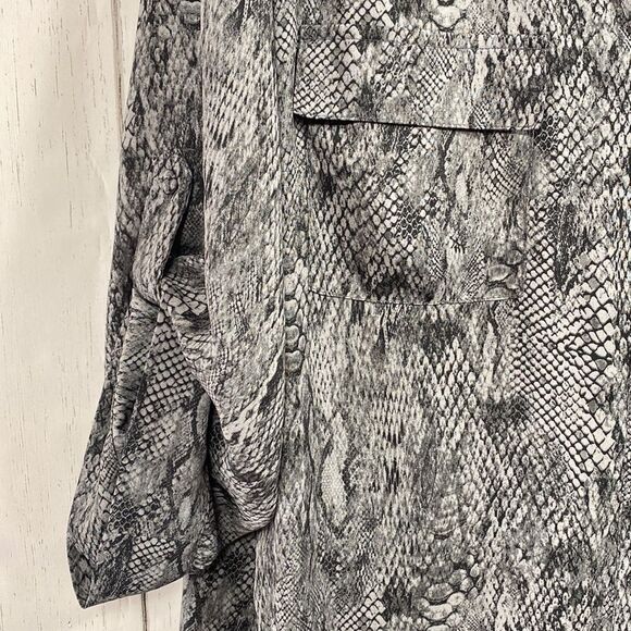 Torrid Plus Size Snakeskin Print Blouse Modern Chic Neutral Top Blouse - Picture 8 of 16